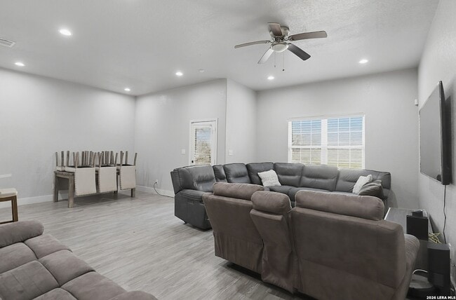 Building Photo - 164 Ave Ventana