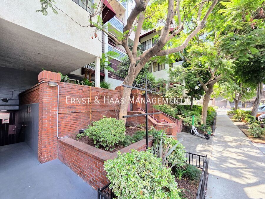 Primary Photo - 730 W 4th St
