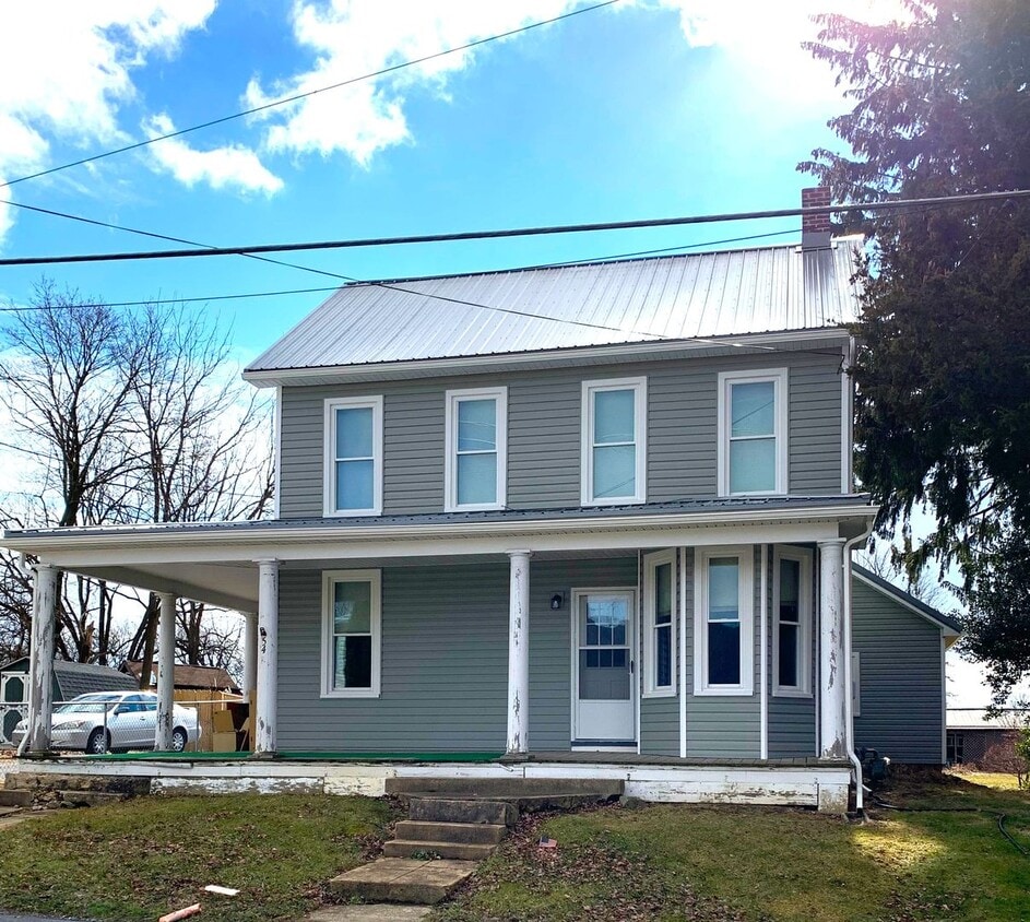 Primary Photo - 54 W Main St