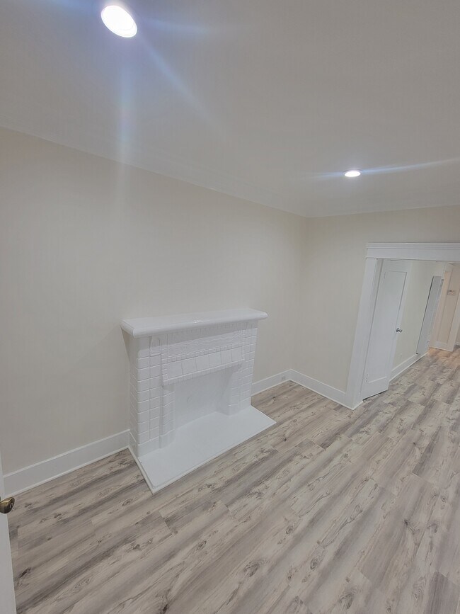 Sala de estar - 4102 S Normandie Ave