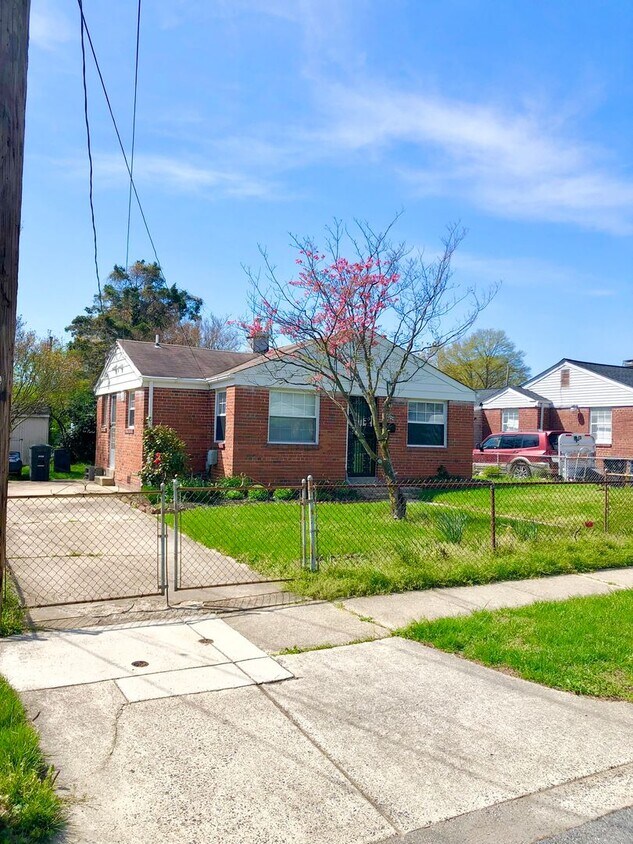 Primary Photo - Lovely 3 Bedroom Single-Family Home in Hya...