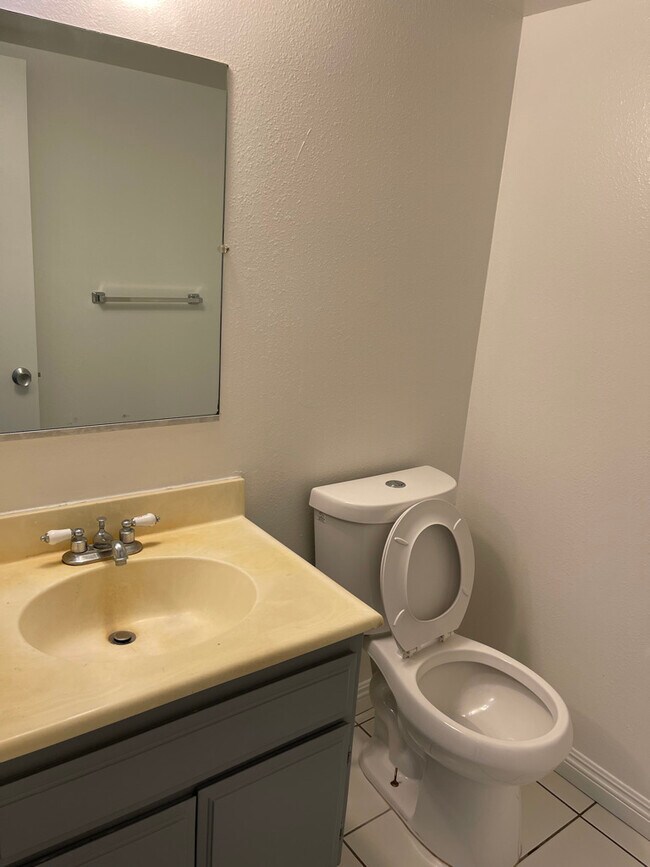 Bathroom - 1712 S 6th St