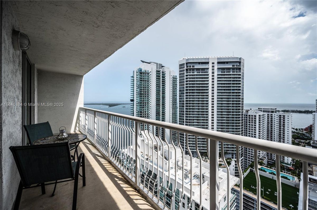 Building Photo - 1200 Brickell Bay Dr