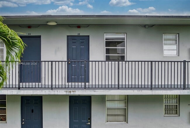 Foto del edificio - 4300 SW 67th Ave