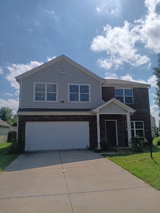 Foto del edificio - Stunning 3 Bedroom + Office, 2.5 Bathroom Half-Brick Home in Warren Township