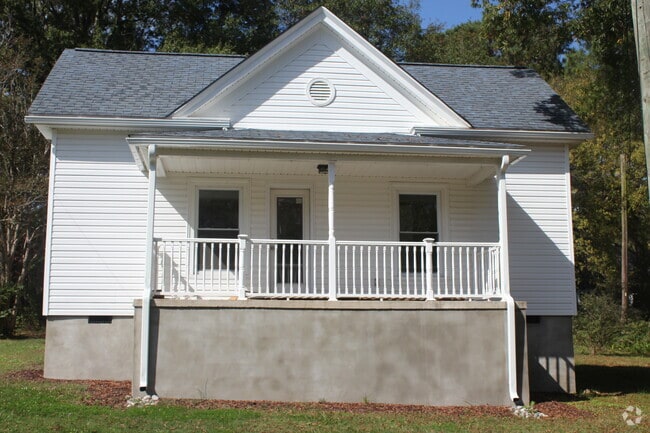 Building Photo - 805 Mill St