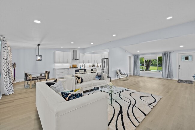 Building Photo - 8609 Cedarbrook Dr