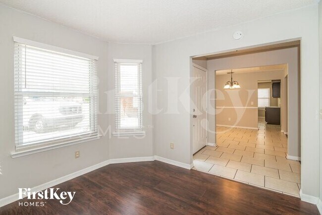 Foto del edificio - 8450 Sugartree Dr