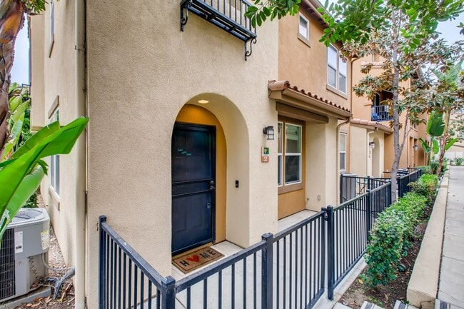 Building Photo - Fantastic 4 Bedroom House in Central San Diego Available in August!!