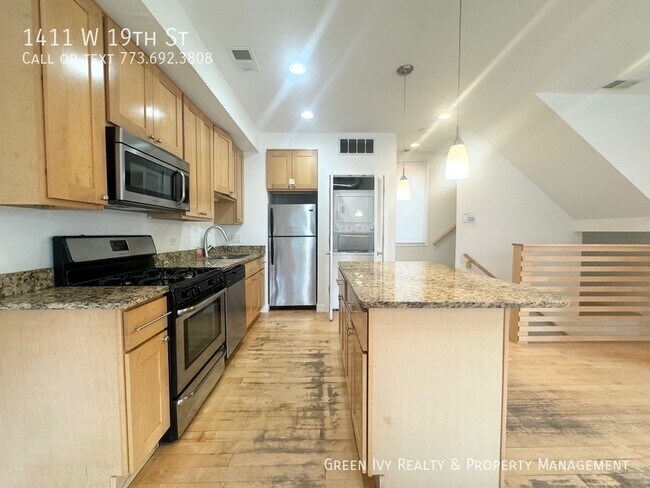 Foto del edificio - 1411 W 19th St