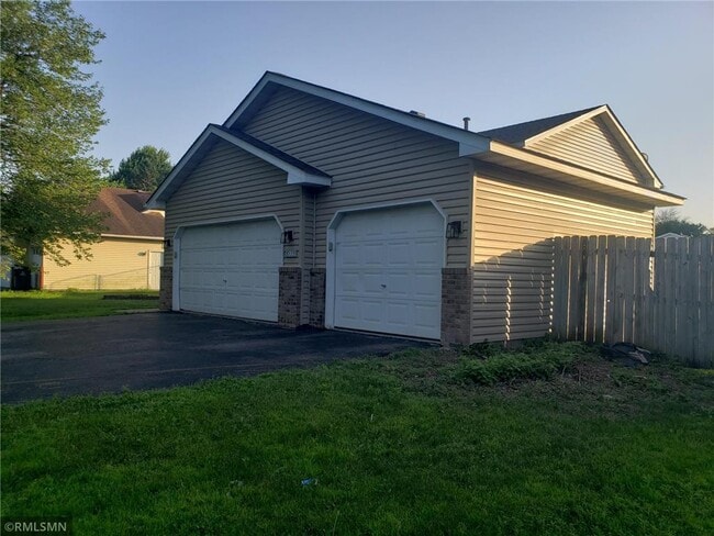 Building Photo - 6533 Douglas Dr N