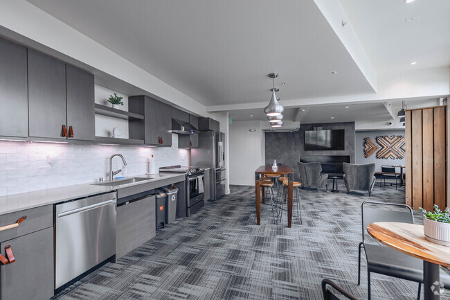 Rooftop (Indoor) - Bell View Apartments - Capitol Hill Neighb...