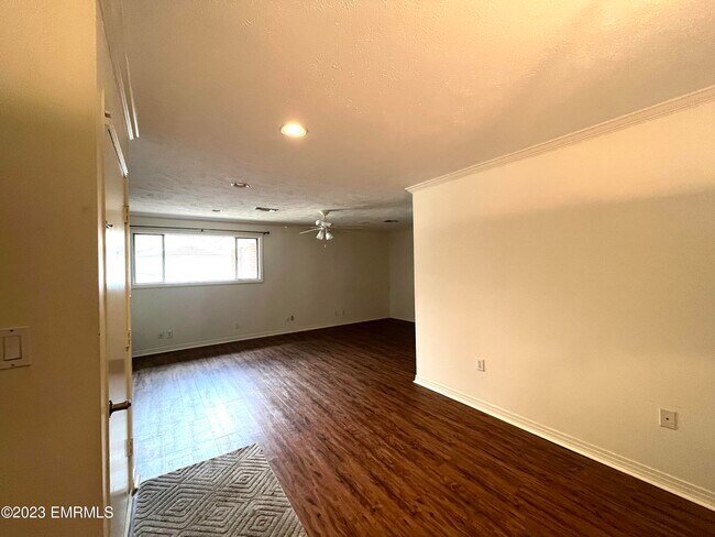 Foto del edificio - 2113 Valleyview Dr