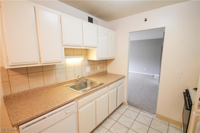 Building Photo - 20333 Detroit Rd