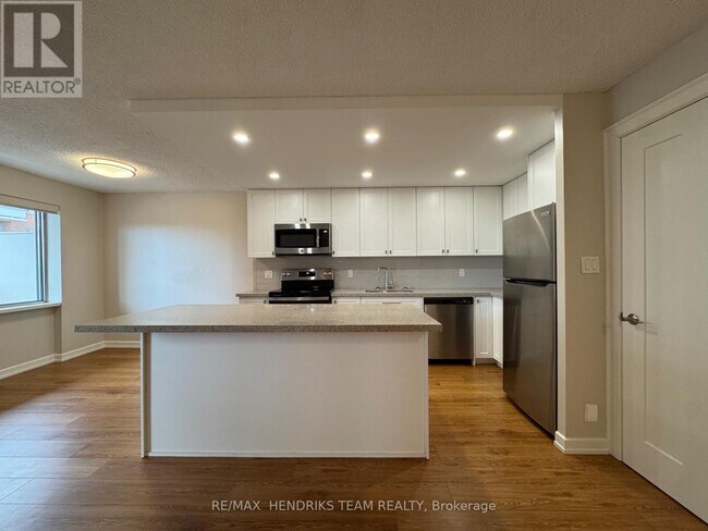 Photo du bâtiment - 610 Lake St