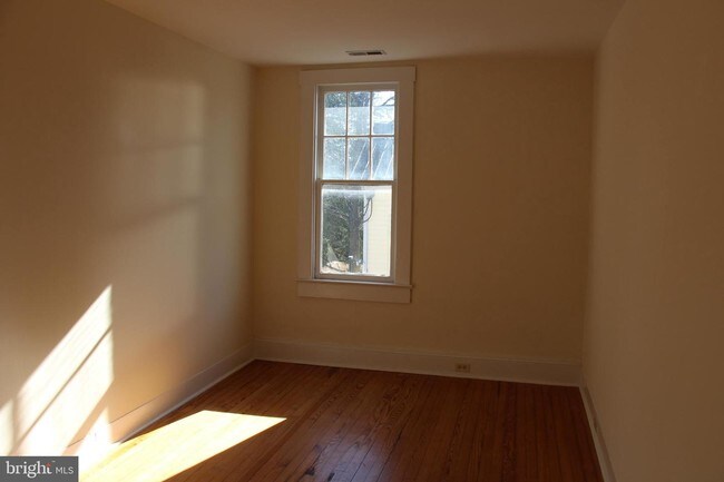 Building Photo - 413 S Talbot St