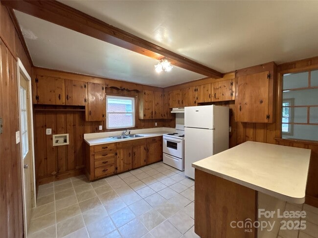 Building Photo - 1431 Woodhill Ln