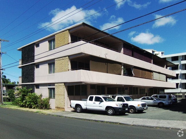 Primary Photo - 1704 Anapuni St
