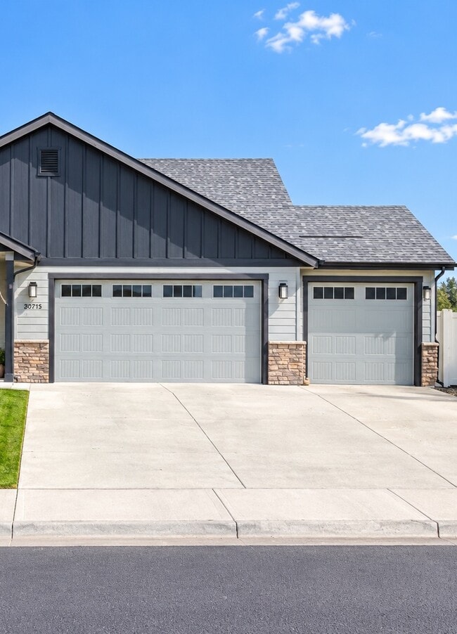 Building Photo - Liberty Lake Vue