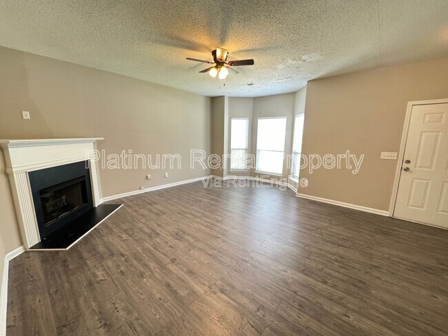 Foto del edificio - 4885 Robinson Square Dr