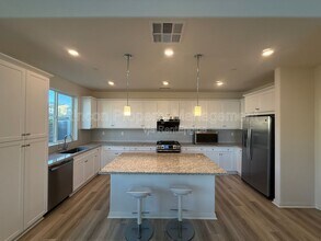 Building Photo - 431 Limoneira Ln
