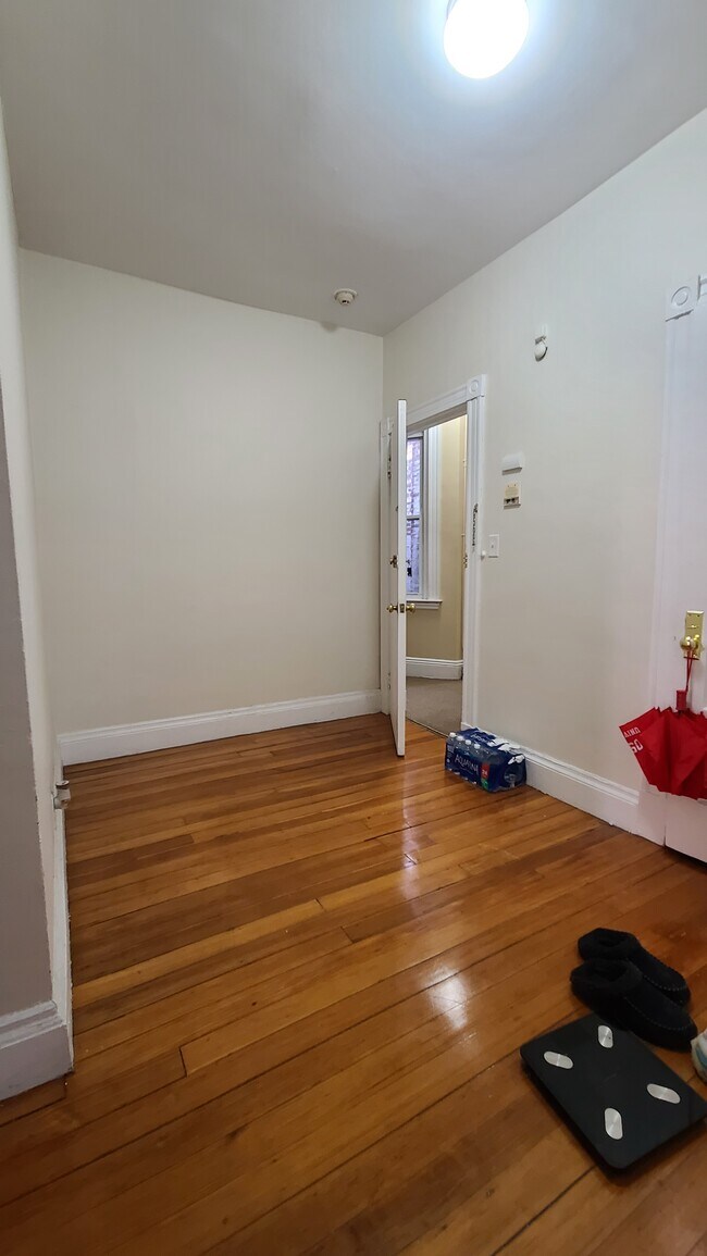 Building Photo - 1774 Beacon St