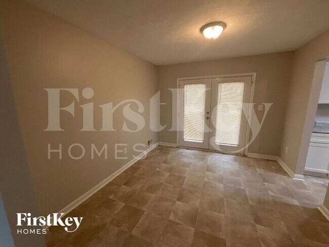 Building Photo - 3393 Hollow Tree Dr