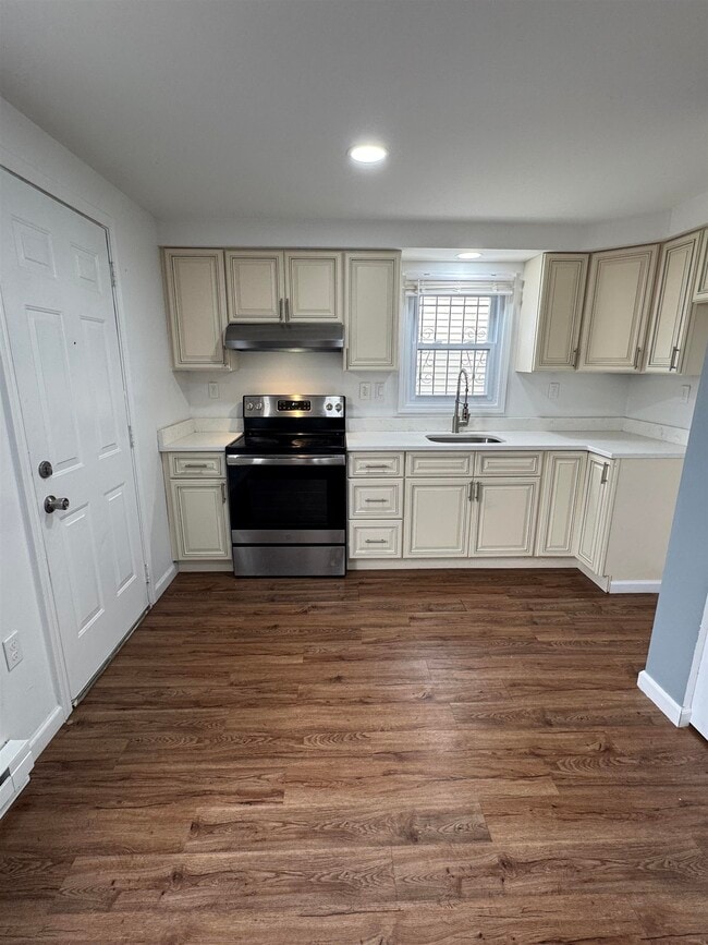 Building Photo - 375 WHITON St