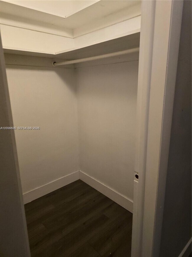 Foto del edificio - 3711 Van Buren St