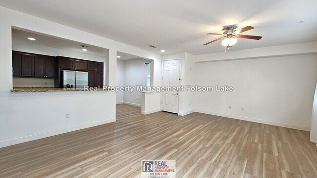 Foto del edificio - 3 Bed 3 Bath + Loft | EV Charger | Large Private Patio | Rivage in the Parkway