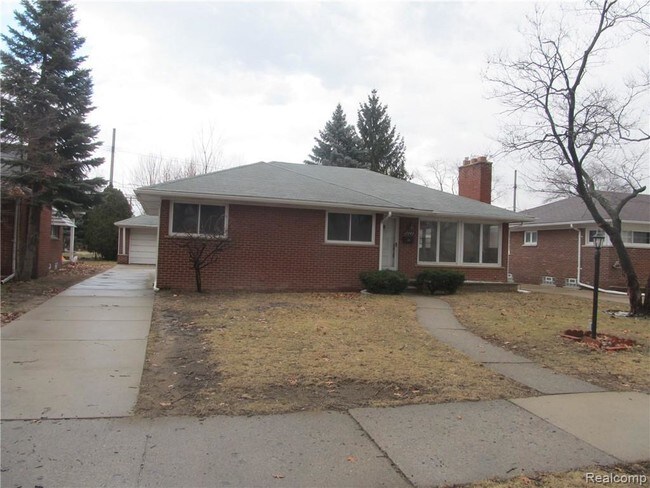 Building Photo - 17747 W Outer Dr