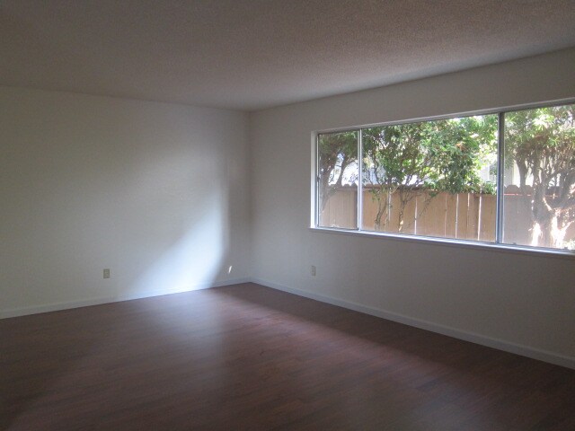 Foto del edificio - 6912 Lacey Ave