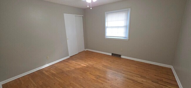 Building Photo - Beautiful 3 Bedroom Ranch in the Kickapoo School District! $1495