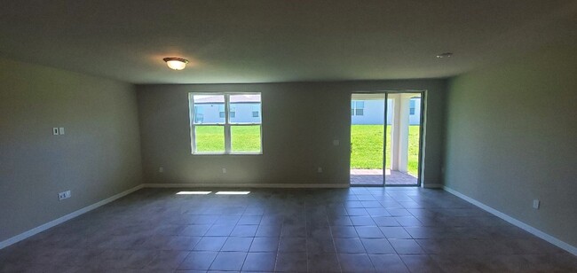 Foto del edificio - 4-Bedroom, 2.-Bathroom in Winter Haven