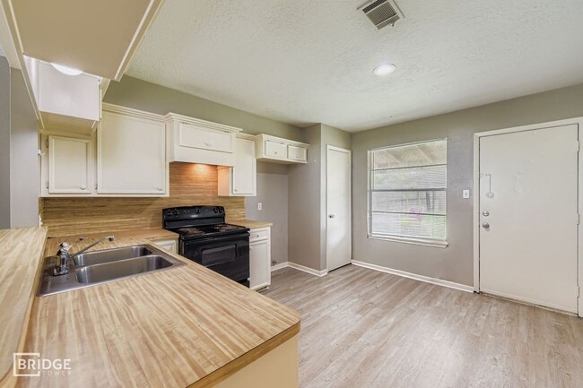 Foto del edificio - 1611 Hazelwood St