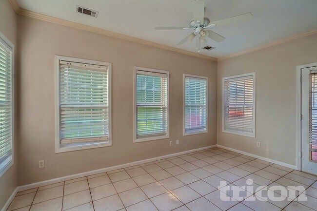 Foto del edificio - 326 Henderson Lake Dr SW