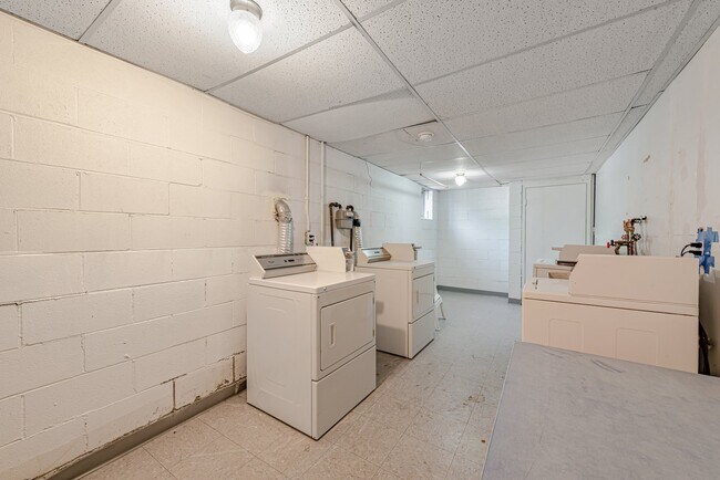Building Photo - 100 Brooklane Dr