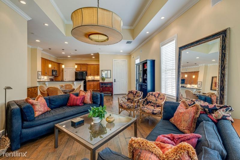 Foto principal - 305 Seven Springs Way
