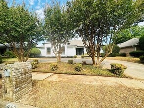 Building Photo - 613 Glenview Cir