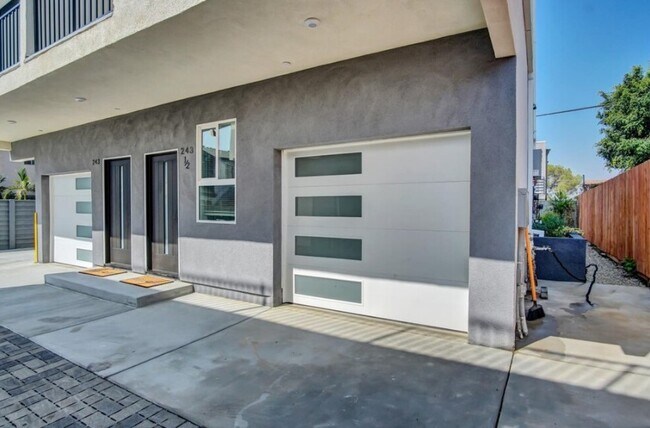 Foto del edificio - 236 N Park View St