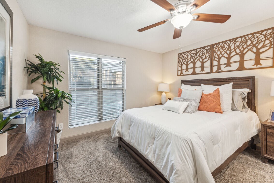 Foto principal - 10751 Meadowglen Ln