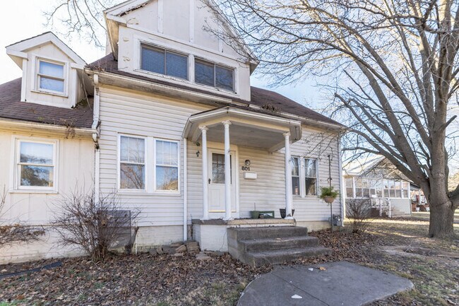 Building Photo - 801 N 12th St