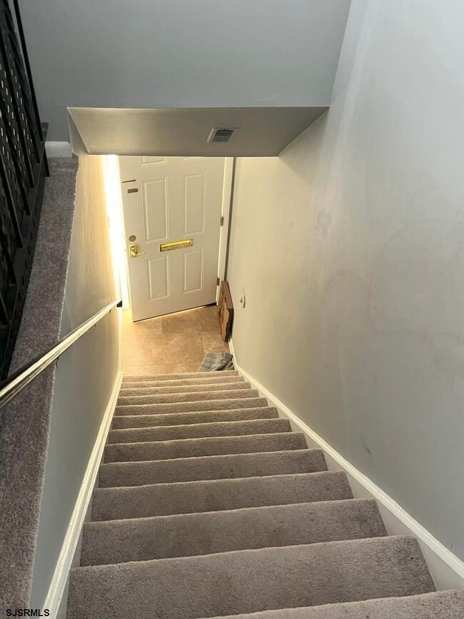 Building Photo - 253 Vail Ct