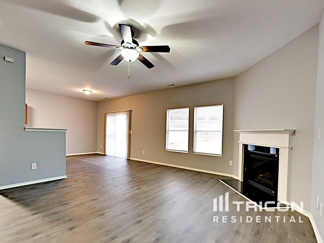 Foto del edificio - 964 Willow Creek Dr