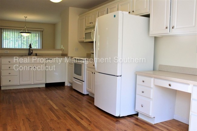 Building Photo - 157 Leeder Hill Dr