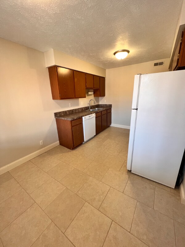 1830 Knox St Unit 12, Lincoln, NE 68521 Room for Rent in Lincoln, NE