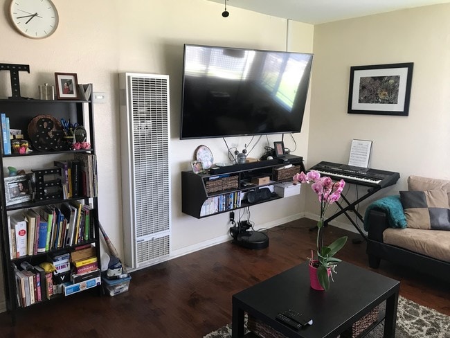 Foto del edificio - 1651 W 204th St