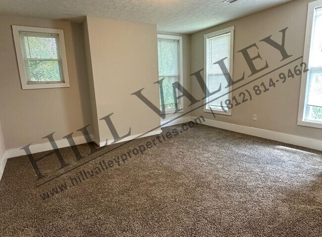 Building Photo - Three bedroom apt, walking distance to campus