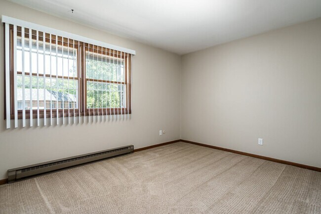 Building Photo - 150 Flintridge Dr
