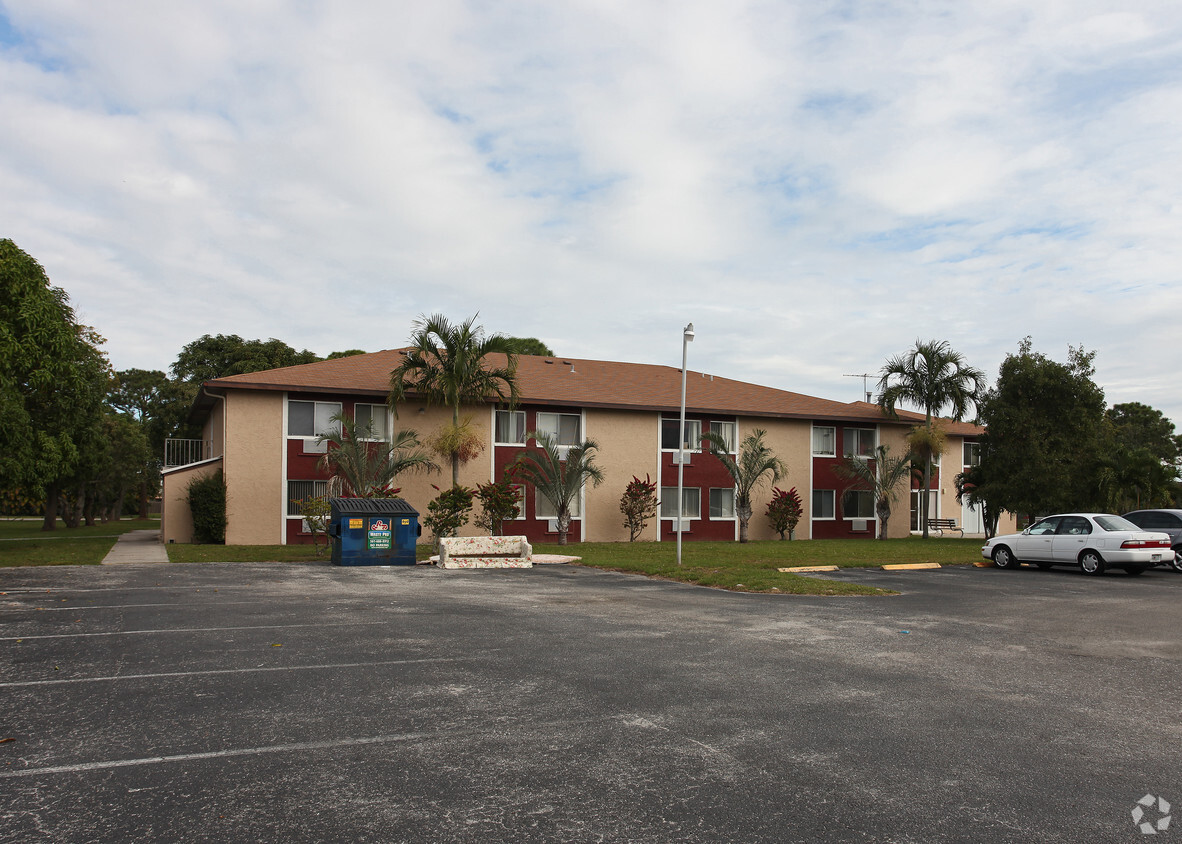 Primary Photo - Wedgewood Apartments